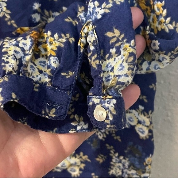L.O.G.G. By H&M long sleeved floral blouse. V-neck. Women’s size 4 - Picture 4 of 7